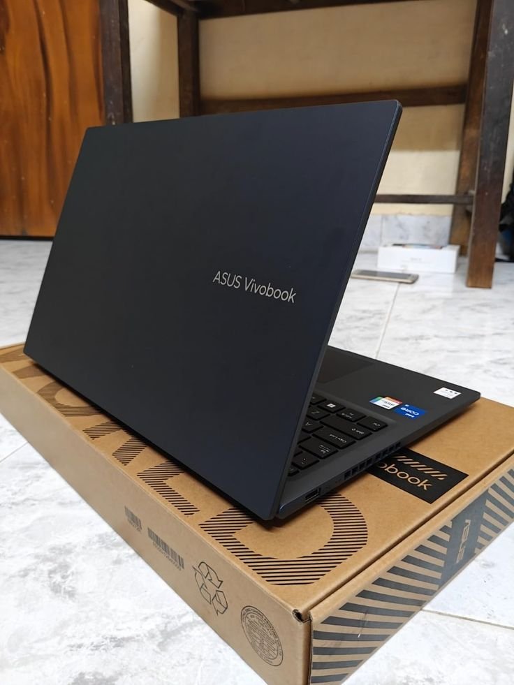 Asus Vivobook 15 X1504-BQ4852 Intel Core 7 150U 8GB DDR4 RAM 512GB PCIe 4.0 SSD 15.6"FHD DOS Cool Silver